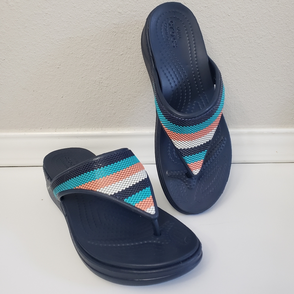 Crocs Sloane Striped Flip Flop Sandals Size 6 Navy Blue Multicolor Thong Beach
